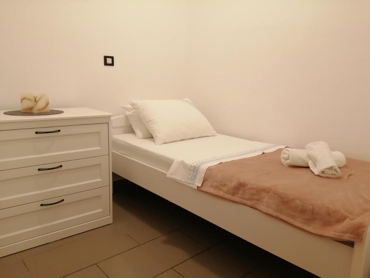 Apartmani Nizic Jadranovo Bagian luar foto
