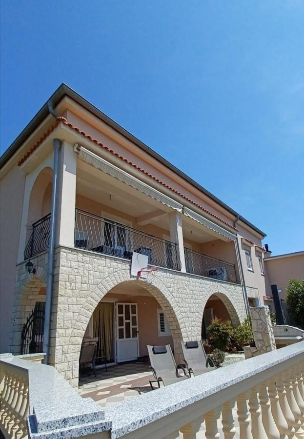 Apartmani Nizic Jadranovo Bagian luar foto